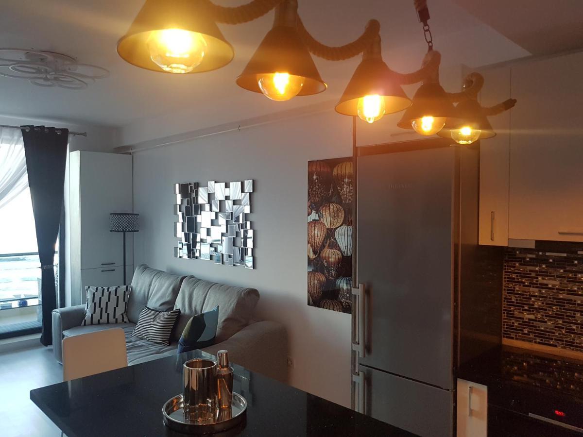 Panoramis Promenada-Larisa Apartment Navodari Bagian luar foto