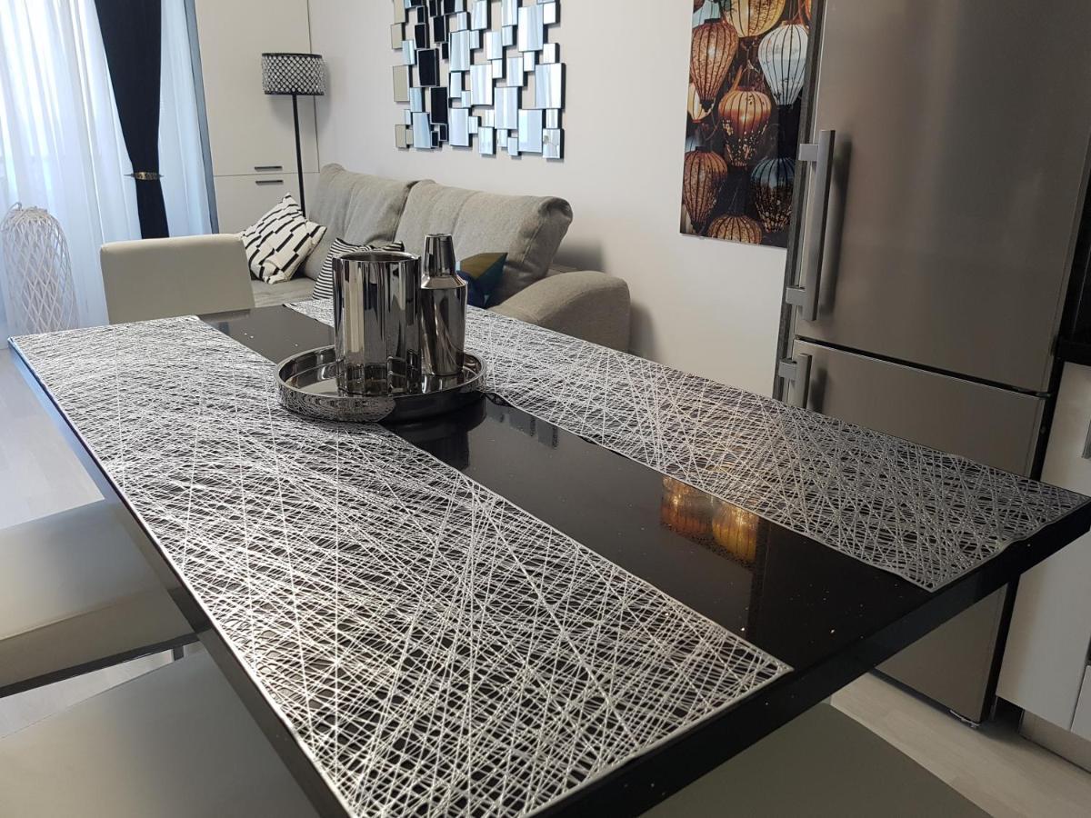 Panoramis Promenada-Larisa Apartment Navodari Bagian luar foto